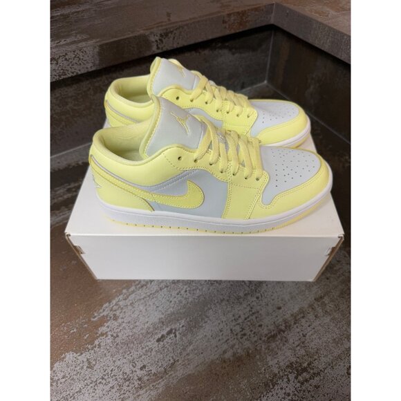 Women's Jordan 1 Low Lemonade Size 8- DC0774-007 - Picture 3 of 9
